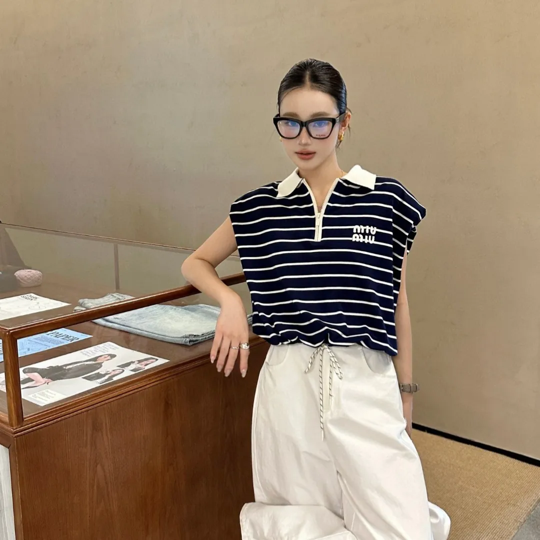 『S-L』大人の定番 今季も大流行  フェミニン  シンプル 折り襟 ノースリーブ 2カラー Ｔシャツ