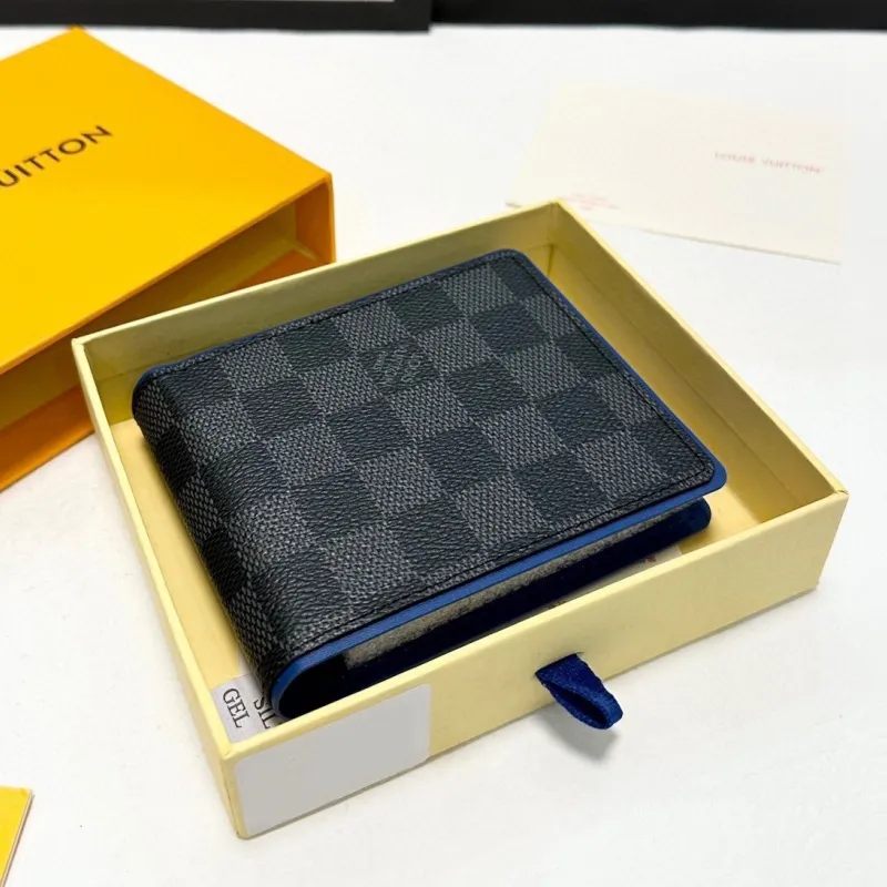 大人らしい おしゃれ 高品質シンプル クラシック 軽量 カード多数収納 財布