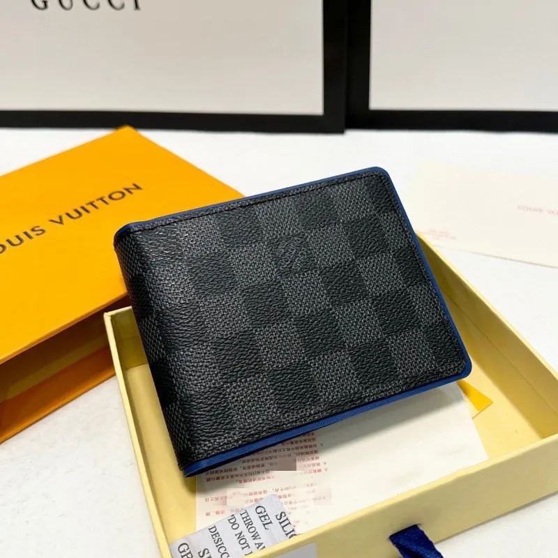 大人らしい おしゃれ 高品質シンプル クラシック 軽量 カード多数収納 財布