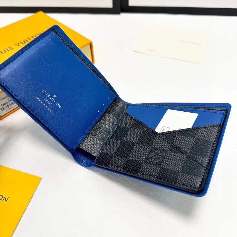 大人らしい おしゃれ 高品質シンプル クラシック 軽量 カード多数収納 財布