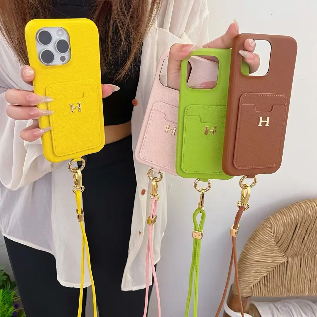 軽量 高級感のあるレザー調 カード収納可能 スタイリッシュスマホケース