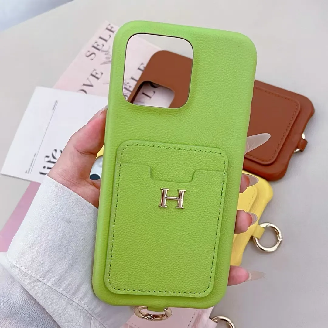 軽量 高級感のあるレザー調 カード収納可能 スタイリッシュスマホケース