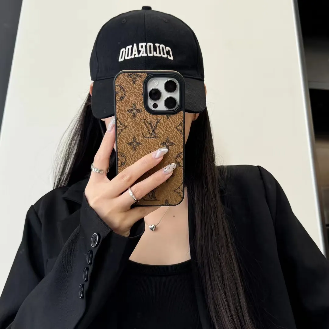 多色展開 シンプルで飽きのこないデザイン 軽量 スマホケース