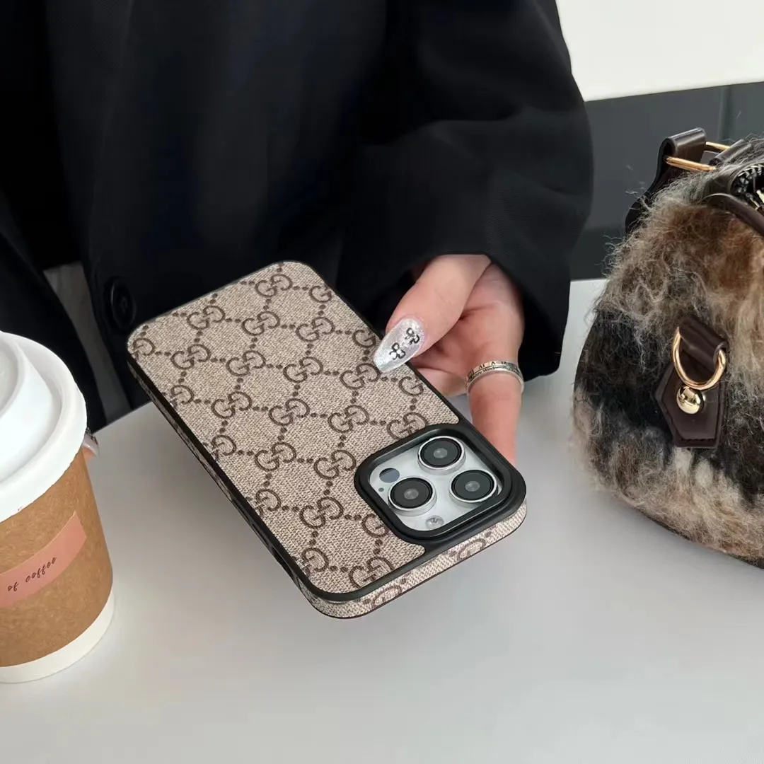 多色展開 シンプルで飽きのこないデザイン 軽量 スマホケース