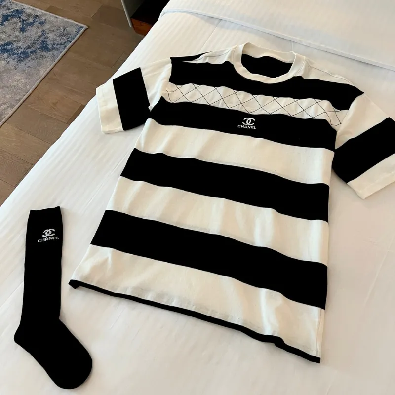 『フリーサイズ』人気爆発中 着回し最強 優しい雰囲気 シンプル ノームコア ボーダー柄 Tシャツ