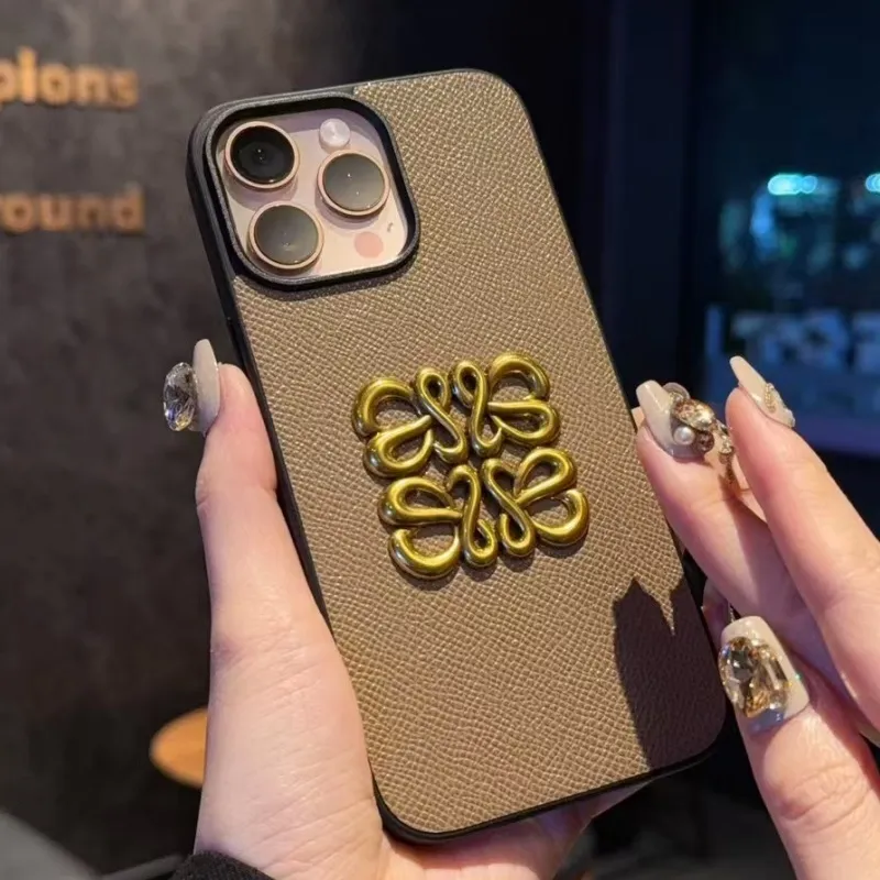 超特価 ボタン中空デザイン 立体的な金属パターン スマホケース